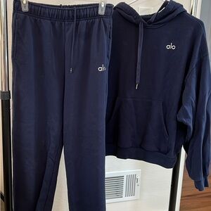 Alo accolade navy blue sweat suit